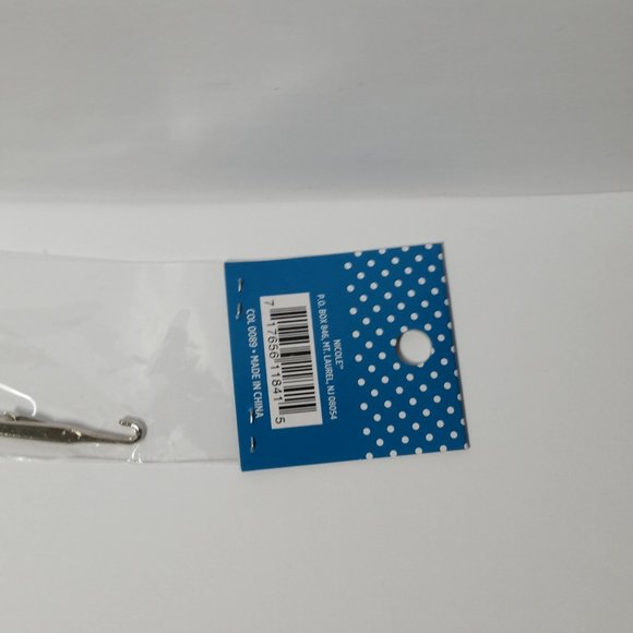 Stitch Studio by Nicole Wood Handled Latch Hook - Picture 4 of 6